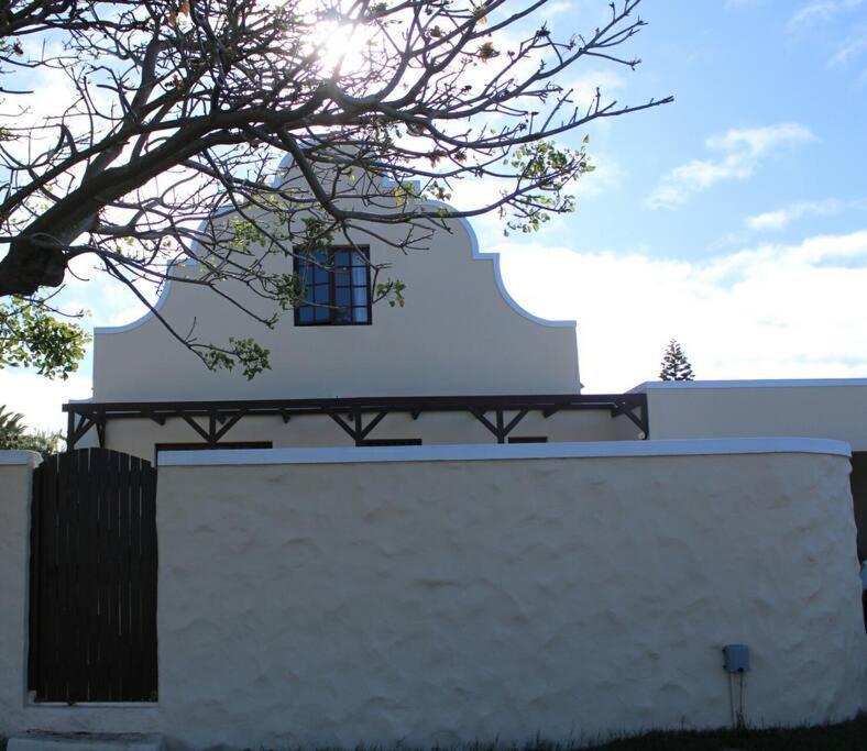 Classic Cape Dutch Studio Le Cap