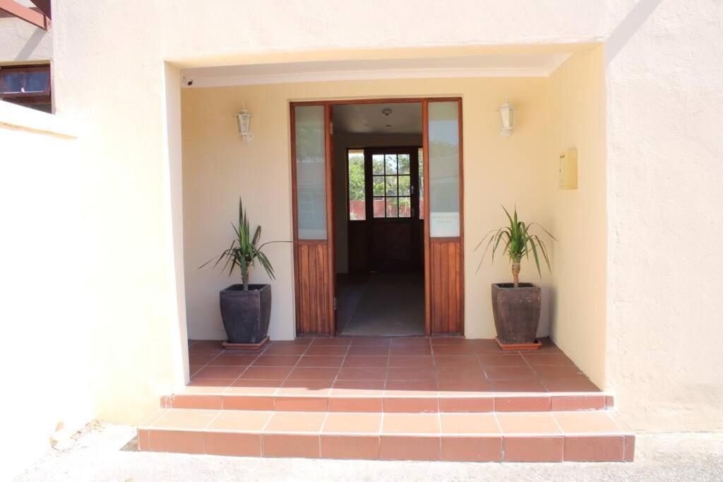 Classic Cape Dutch Studio Le Cap
